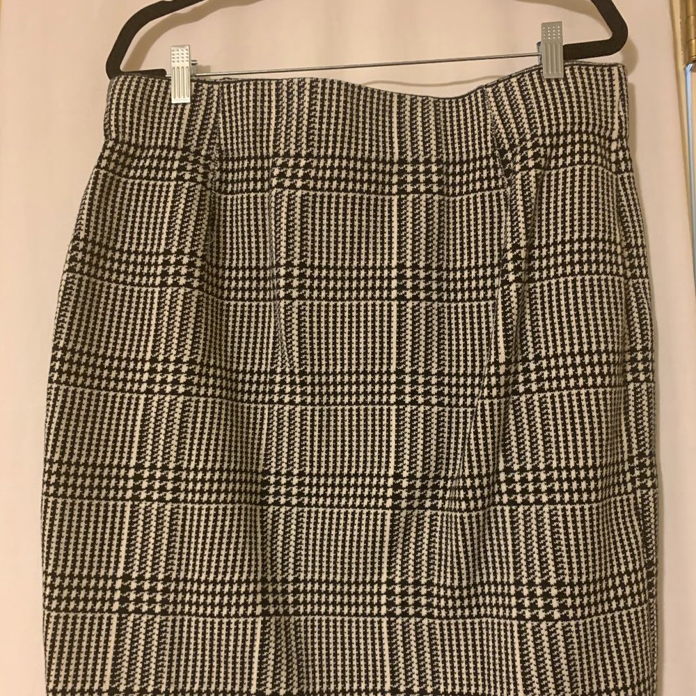 Chaps Women Sweater Black/White Plaid Skirt XL
